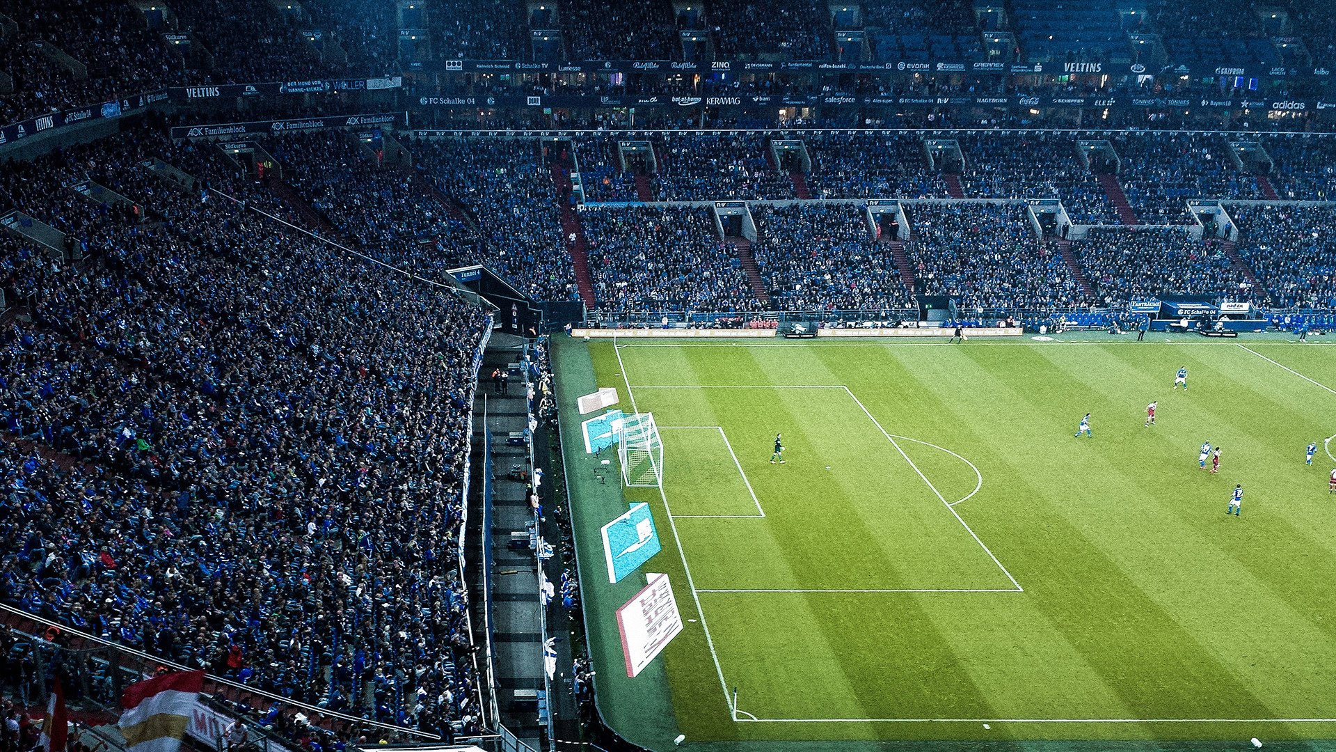 德甲俱乐部球场停车配套升级对周边商圈的带动效益,德甲的球场是不是小些